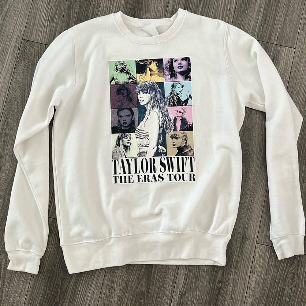Taylor Swift - The eras tour white crewneck sweatshirt size small
